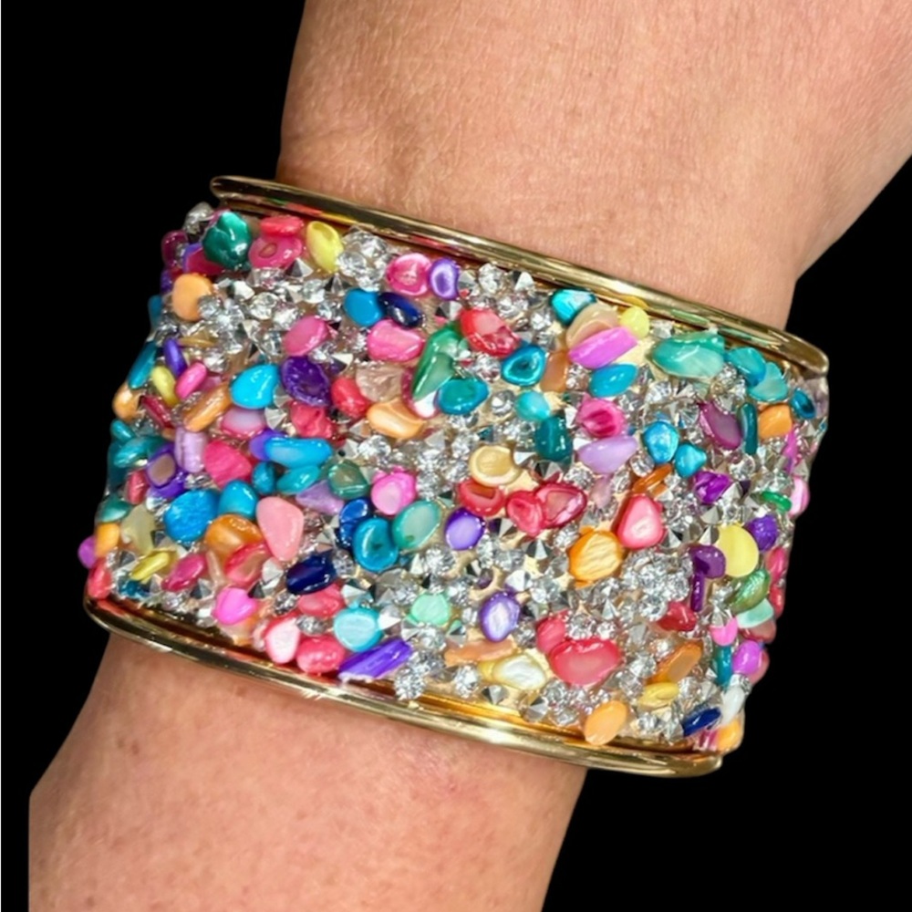 💥2/$24 or 3/$30💥 bracelet with inlaid rainbow colored crystals & beads NWT - Picture 2 of 10